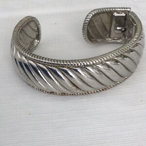 Woman’s Cuff Bracelet color sliver